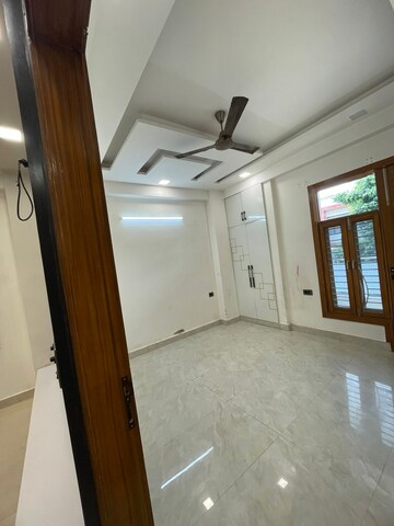 Room in 3 BHK Apartment at Prateek Grand City, Siddharth Vihar – for Sale