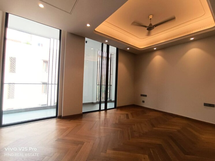 Room, greater kailash i 4 Bedroom 500 Sq.Yd. Builder Floor In Greater Kailash I Delhi 9090066