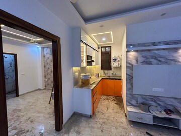 Parking in 3 BHK Builder Floor at Krystal Homes, Sector 1 Greater Noida – for Rent