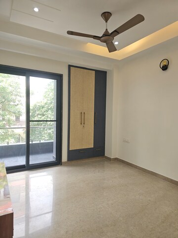 Furnished Amenities in 4 BHK Builder Floor at Sector 19 Dwarka – for Sale