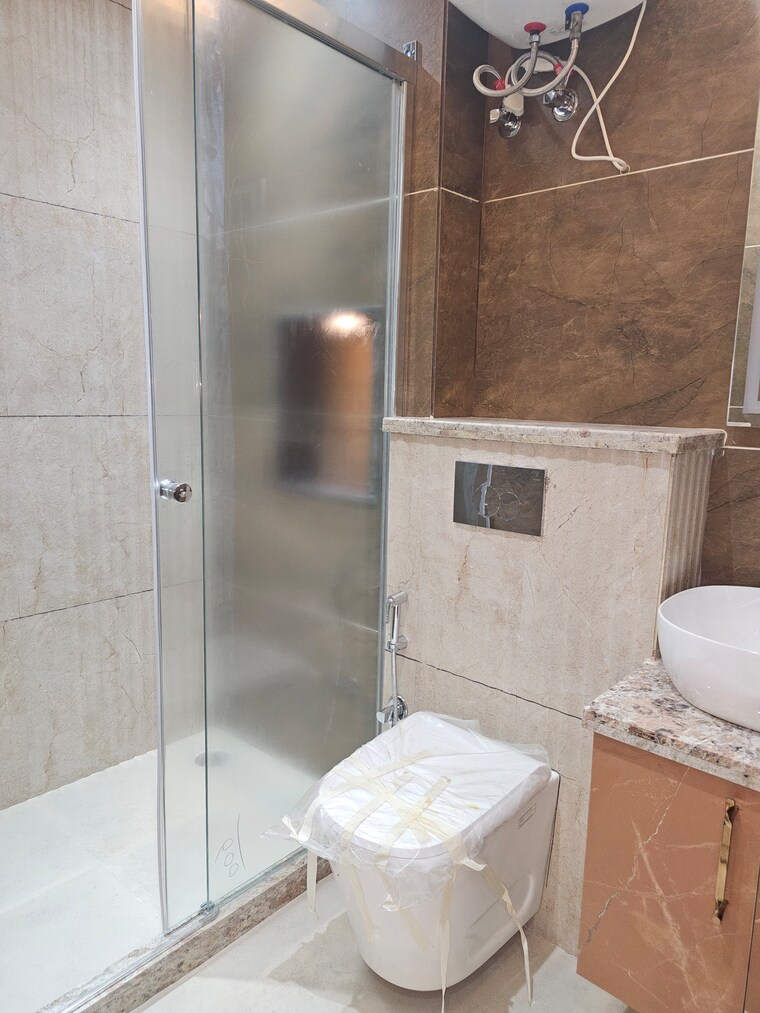 Bathroom, sector 19 dwarka 4 Bedroom 2250 Sq.Ft. Builder Floor In Sector 19 Dwarka Delhi 9090070