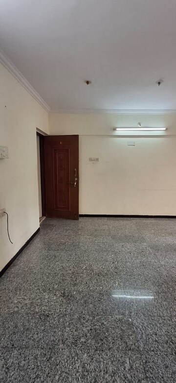Room in 2 BHK Apartment at Dheeraj Ganga, Malad West – for Rent
