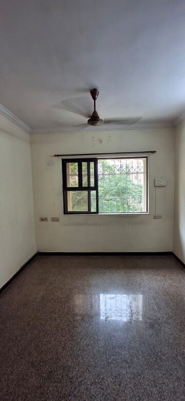 Room in 2 BHK Apartment at Dheeraj Ganga, Malad West – for Rent