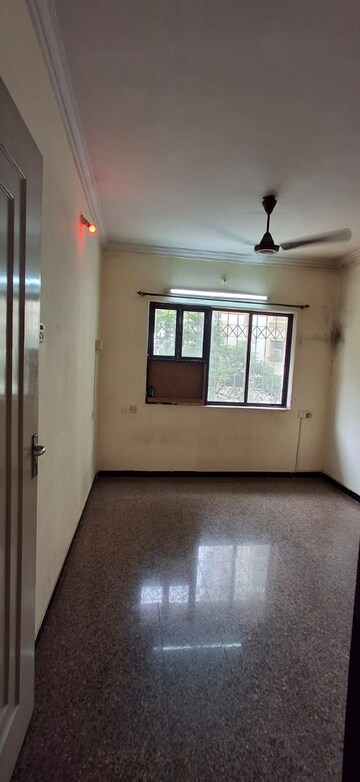Room in 2 BHK Apartment at Dheeraj Ganga, Malad West – for Rent