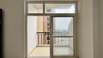 Room in 2 BHK Apartment at Express Zenith, Sector 77 – for Rent