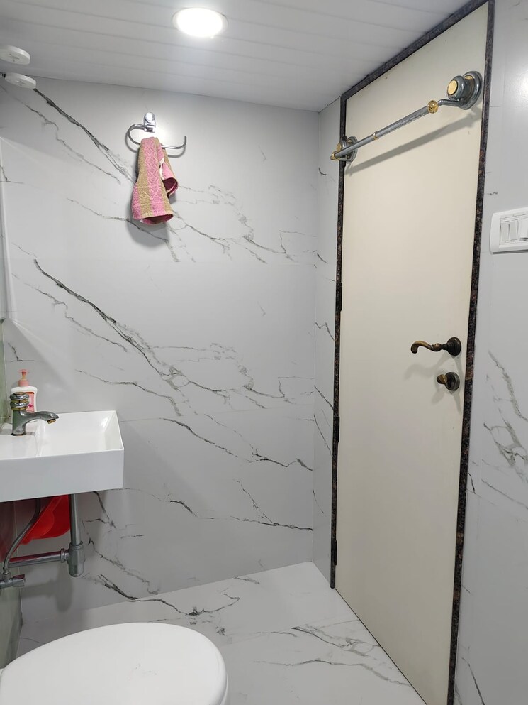 Attached Bathroom, byculla west 1 Bedroom 550 Sq.Ft. Apartment In Byculla West Mumbai 9090107