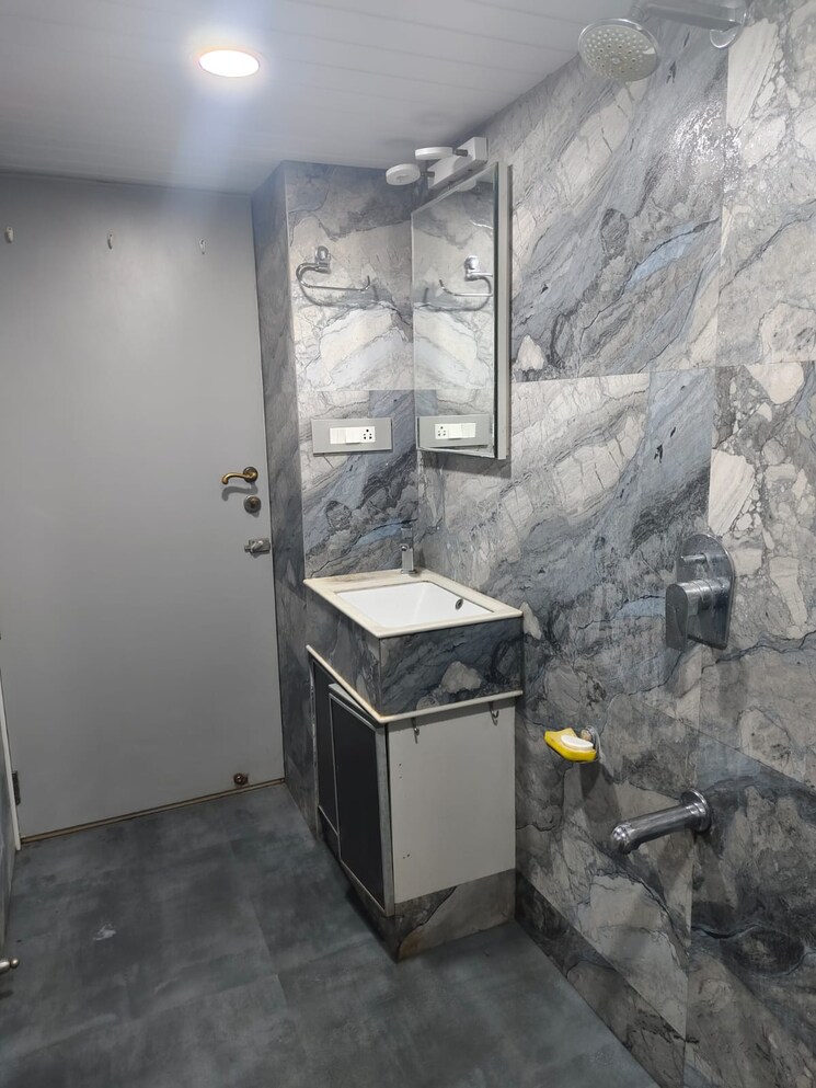Bathroom, byculla west 1 Bedroom 550 Sq.Ft. Apartment In Byculla West Mumbai 9090107