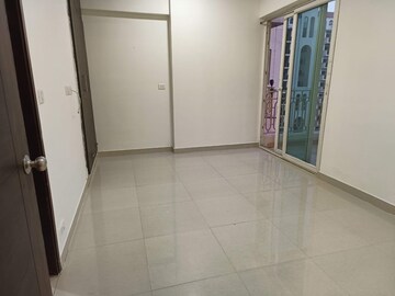 Room in 3 BHK Apartment at Prateek Grand City, Siddharth Vihar – for Sale