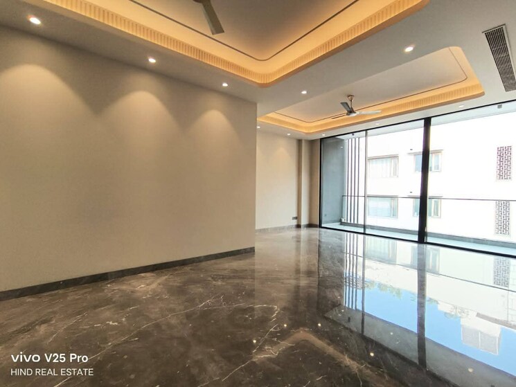 Room, greater kailash i 4 Bedroom 500 Sq.Yd. Builder Floor In Greater Kailash I Delhi 9090121