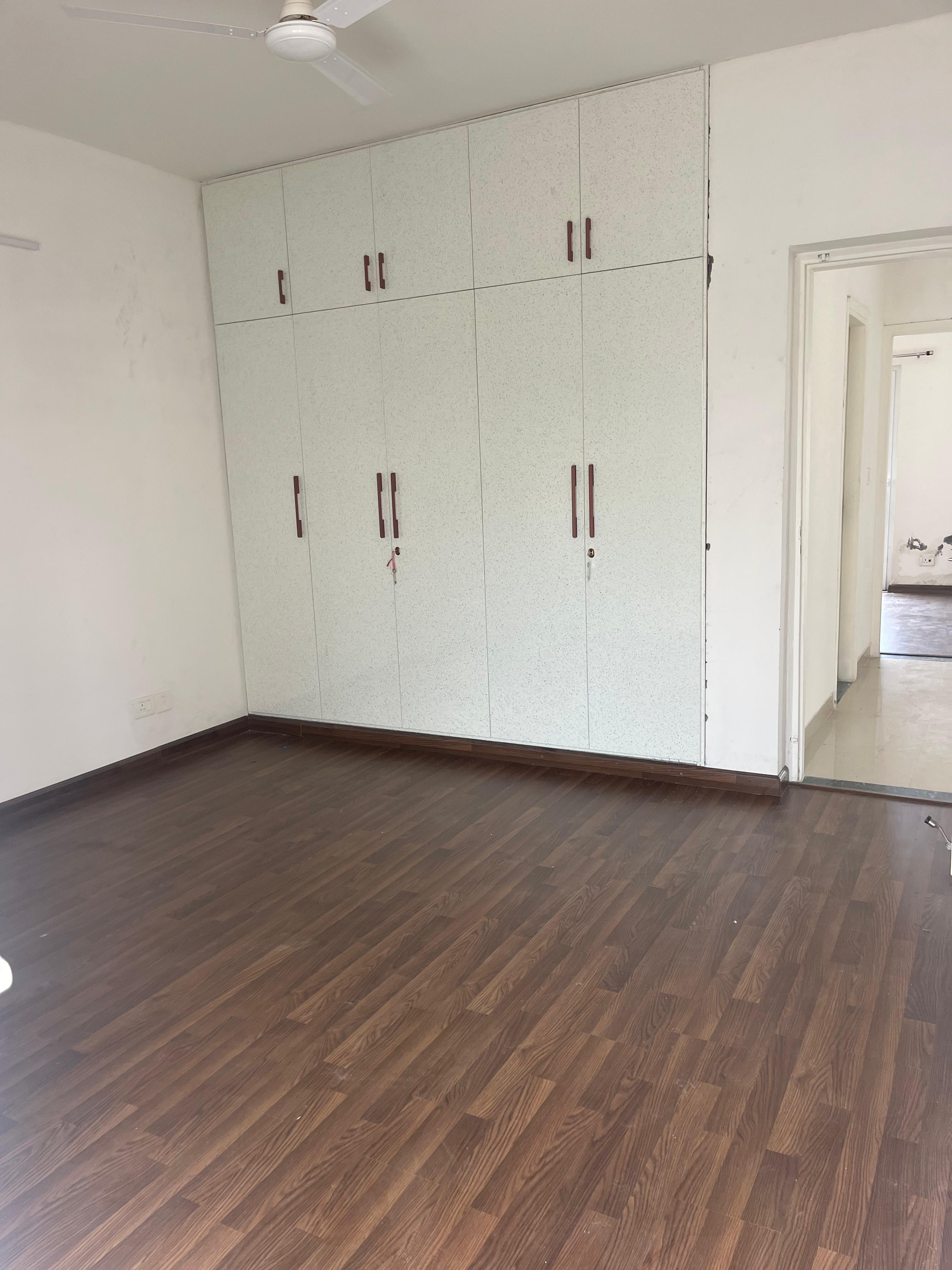 3 BHK + Extra Room 300 Sq.Yd. Apartment in BPTP Park 81