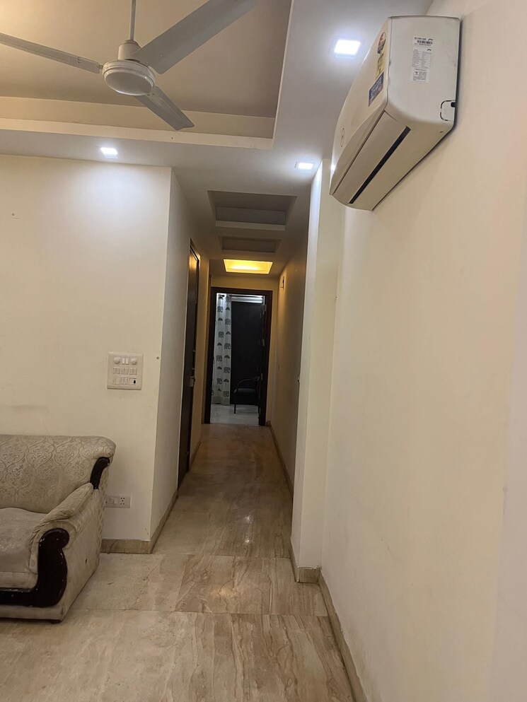 undefined, freedom fighters enclave 1 Bedroom 450 Sq.Ft. Builder Floor In Freedom Fighters Enclave Delhi 9090129