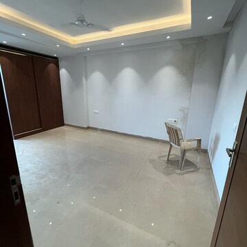 Furnished Amenities in 3 BHK Builder Floor at Cameron Courts, Sector 44 – for Sale
