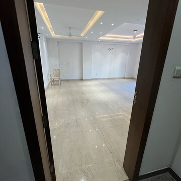 Balcony in 3 BHK Builder Floor at Cameron Courts, Sector 44 – for Sale