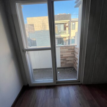 Room in 3 BHK Builder Floor at Cameron Courts, Sector 44 – for Sale