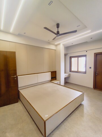 Bedroom in 3 BHK Apartment at Langford Town – for Rent