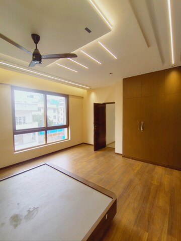 Bedroom in 3 BHK Apartment at Langford Town – for Rent