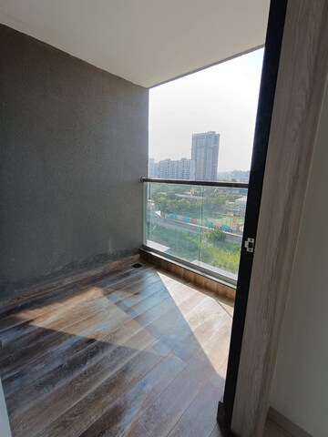 Room in 2 BHK Apartment at Kohinoor Sapphire, Tathawade – for Rent