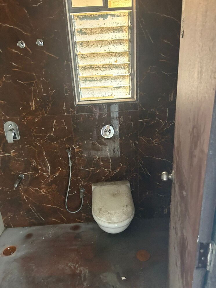 Bathroom, avant-hillway 2 Bedroom 650 Sq.Ft. Apartment In Goregaon East Mumbai 9090315