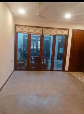 Room in 1 BHK Builder Floor at Saket – for Rent
