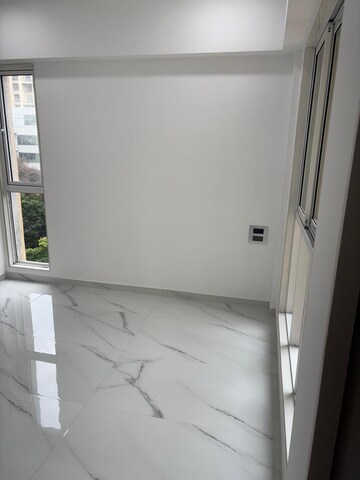 Room in 2 BHK Apartment at Avant Hillway, Goregaon East – for Rent