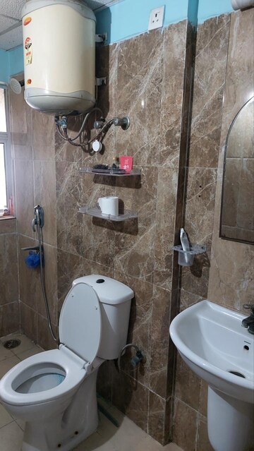 Bathroom in 3.5 BHK Apartment at Amrapali Silicon City, Sector 76 – for Rent
