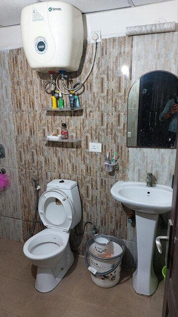 Bathroom in 3.5 BHK Apartment at Amrapali Silicon City, Sector 76 – for Rent