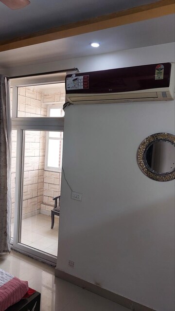 Furnished Amenities in 3.5 BHK Apartment at Amrapali Silicon City, Sector 76 – for Rent