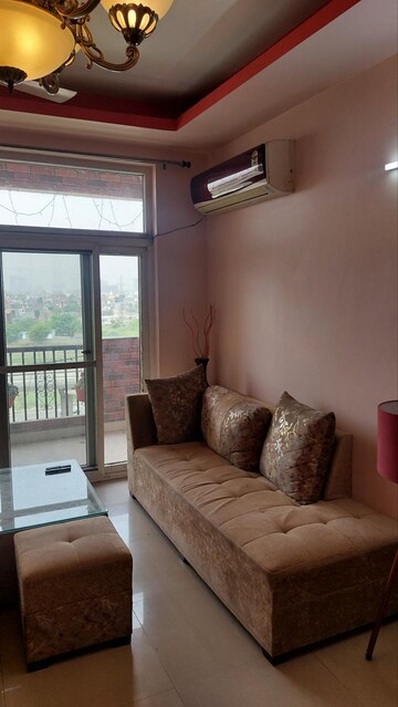 Living Room in 3.5 BHK Apartment at Amrapali Silicon City, Sector 76 – for Rent