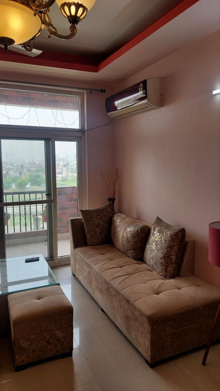 Living Room, amrapali-silicon-city 3.5 Bedroom 1550 Sq.Ft. Apartment In Sector 76 Noida 9090402