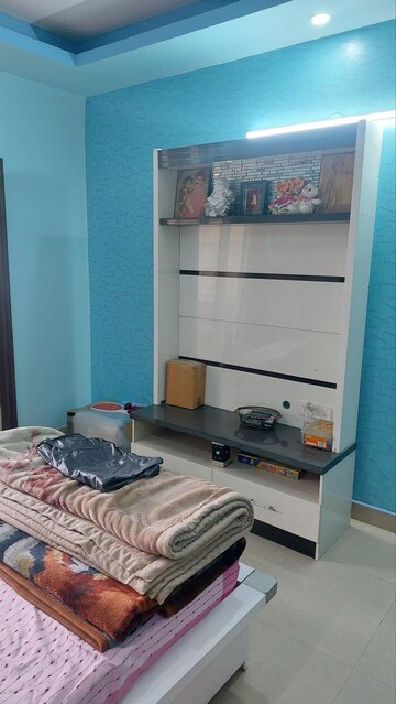 Furnished Amenities in 3.5 BHK Apartment at Amrapali Silicon City, Sector 76 – for Rent