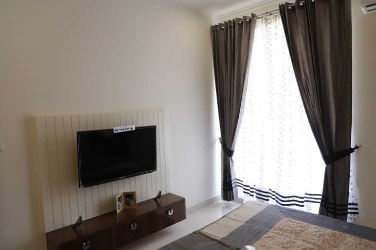 Room, sector 115 3 Bedroom 1943 Sq.Ft. Apartment In Sector 115 Mohali 9090399