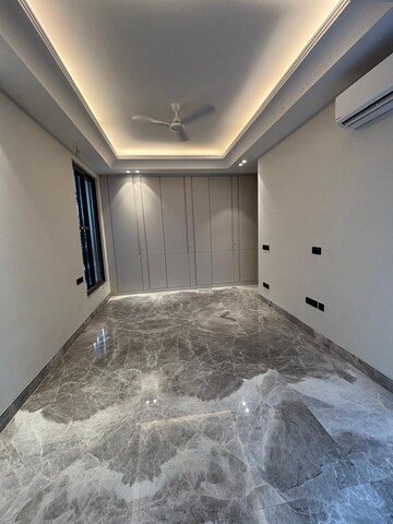 Bedroom in 3.5 BHK Builder Floor at South Extension ii – for Rent