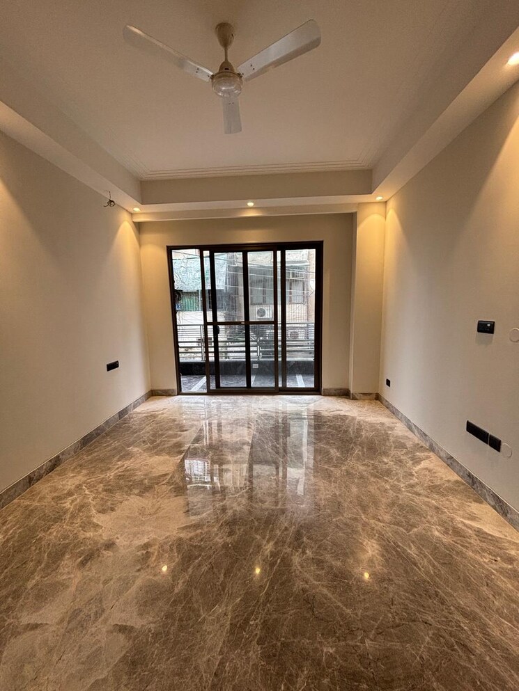 Room, south extension ii 3.5 Bedroom 2500 Sq.Ft. Builder Floor In South Extension ii Delhi 9090459