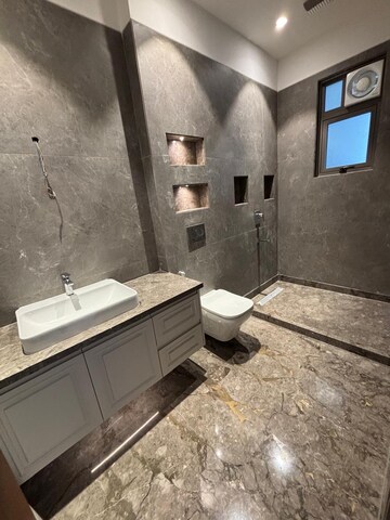 Bathroom in 3.5 BHK Builder Floor at South Extension ii – for Rent