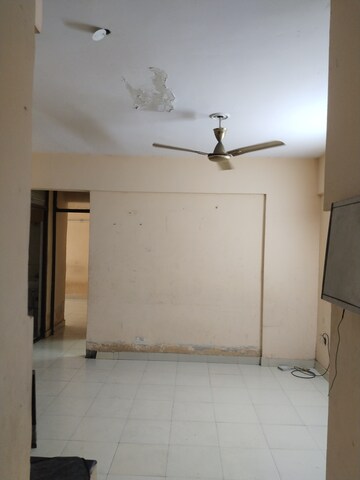 Room in 2 BHK Apartment at OP Floridaa, Sector 82 – for Rent