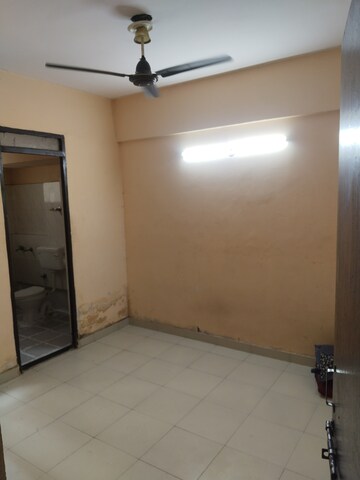 Room in 2 BHK Apartment at OP Floridaa, Sector 82 – for Rent