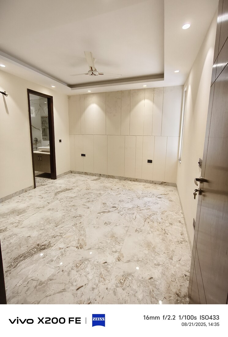 Bathroom, freedom fighters enclave 2 Bedroom 1400 Sq.Ft. Builder Floor In Freedom Fighters Enclave Delhi 9090505