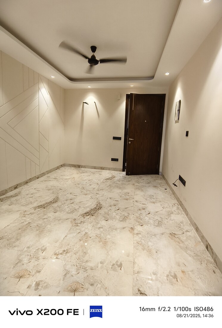 Room, freedom fighters enclave 2 Bedroom 1400 Sq.Ft. Builder Floor In Freedom Fighters Enclave Delhi 9090505