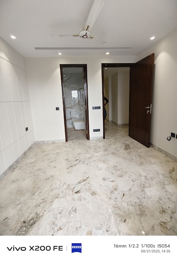 Room in 2 BHK Builder Floor at Freedom Fighters Enclave – for Rent