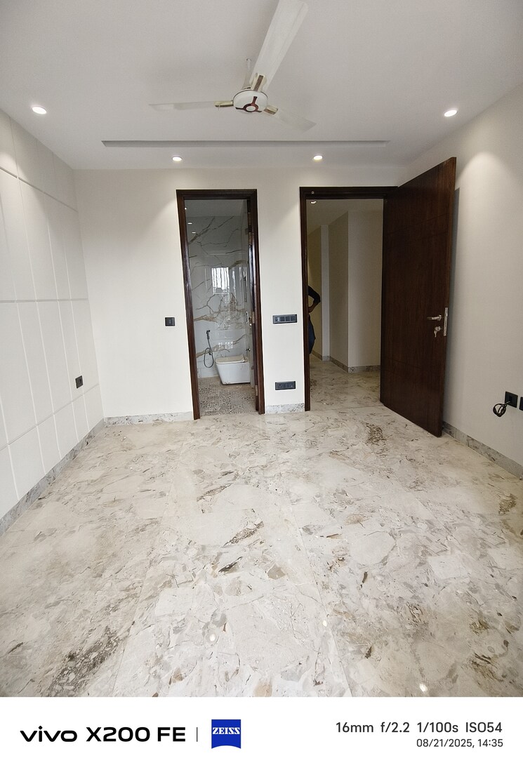 Room, freedom fighters enclave 2 Bedroom 1400 Sq.Ft. Builder Floor In Freedom Fighters Enclave Delhi 9090505