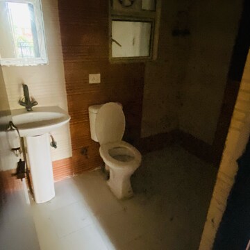 Bathroom in 3.5 BHK Apartment at Gardenia Gateway, Sector 75 – for Rent