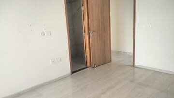 Room in 4 BHK Apartment at M3M Flora 68, Sector 68 – for Rent
