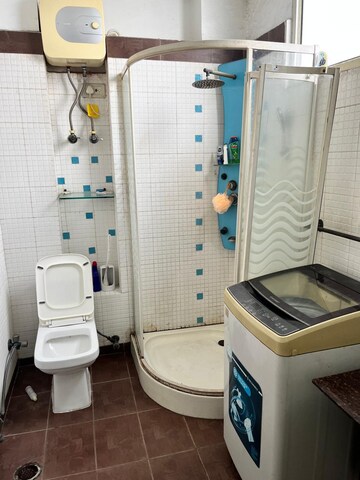 Team Area in 3 BHK Apartment at Mahagun Manor, Sector 50 – for Rent