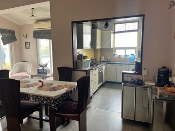 Team Area in 3 BHK Apartment at Mahagun Manor, Sector 50 – for Rent