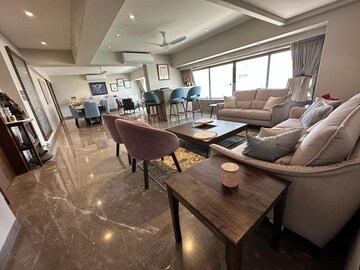 Team Area in 5 BHK Apartment at Monolith, Malabar Hill – for Sale