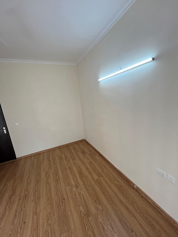 Room, amrapali-crystal-homes 3 Bedroom 1375 Sq.Ft. Apartment In Sector 76 Noida 9090572