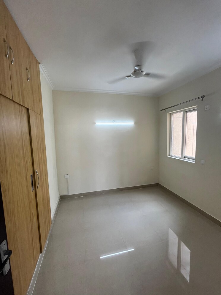 Room, amrapali-crystal-homes 3 Bedroom 1375 Sq.Ft. Apartment In Sector 76 Noida 9090572