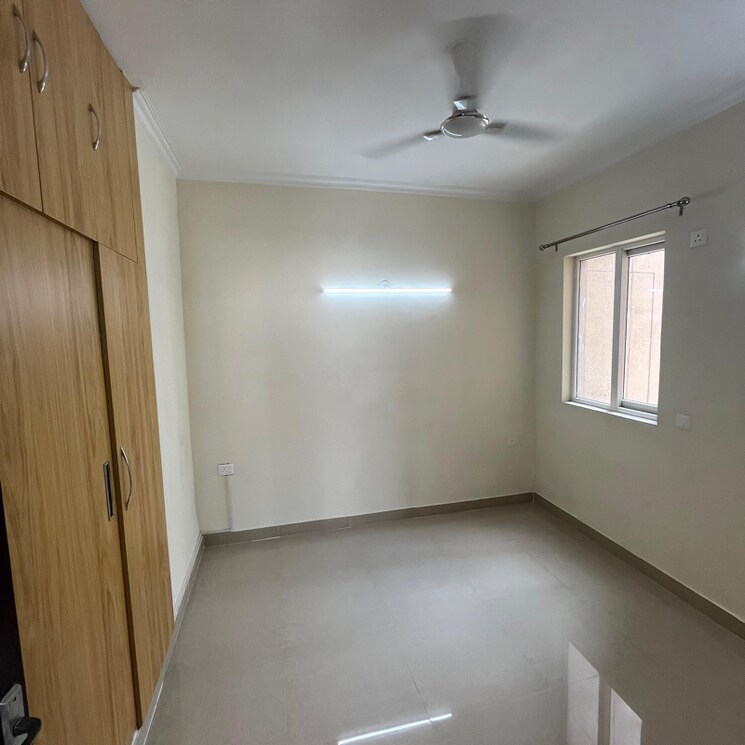 Room, amrapali-crystal-homes 3 Bedroom 1375 Sq.Ft. Apartment In Sector 76 Noida 9090597