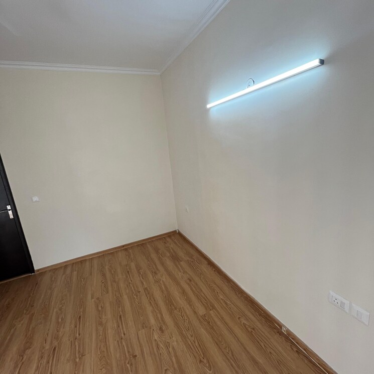 Room, amrapali-crystal-homes 3 Bedroom 1375 Sq.Ft. Apartment In Sector 76 Noida 9090597