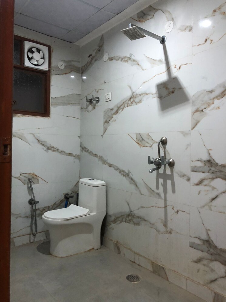 Bathroom, chattarpur 2 Bedroom 900 Sq.Ft. Builder Floor In Chattarpur Delhi 9090617